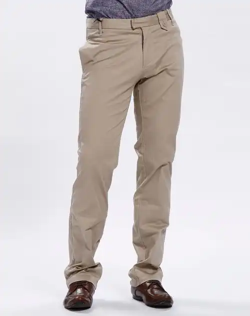 浅卡其色的裤子(有点乳白色的那种)配什么款式和颜色的皮鞋, 衬衣选