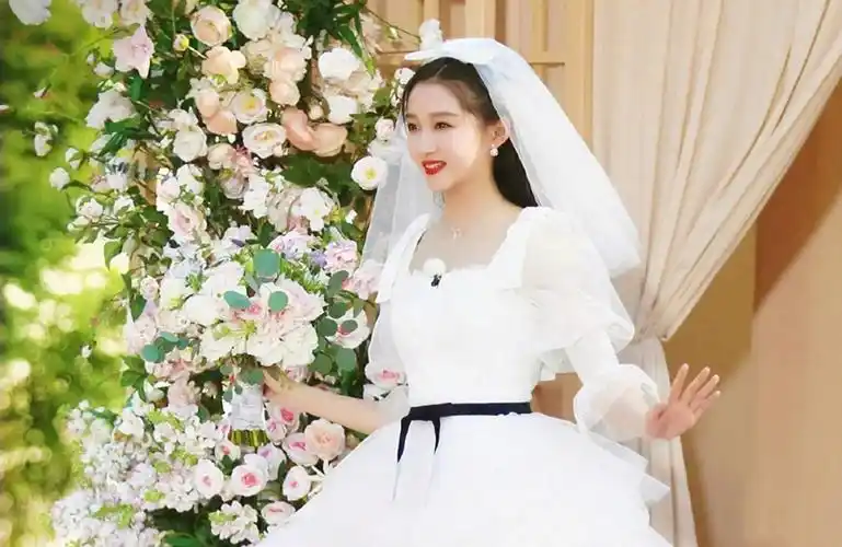 关晓彤婚纱造型亮相跑男网友疯狂刷屏直呼太美了