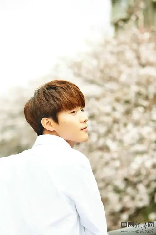 马天宇春游大片 白衬衫小王子的欢乐时光