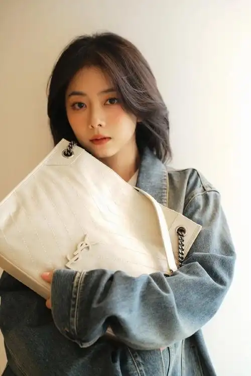 谭松韵超话tsy#两小姐s postcard#谭松韵小红书营业更新一则到点儿了