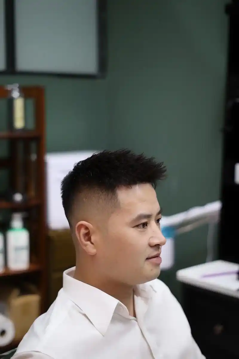 锡纸前刺.男生夏天怕热 想换个短发 又不知道自己适合什么发型 - 抖音