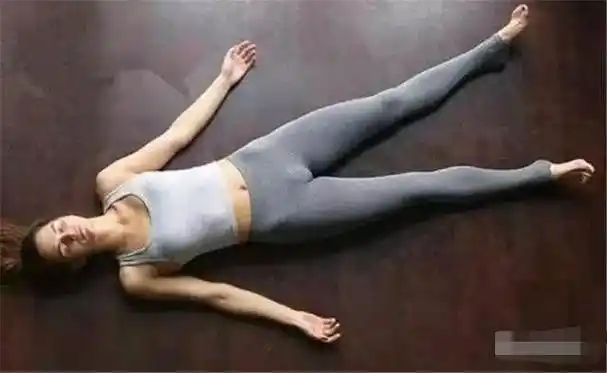 摊尸式如何摊得更舒服试试这样练习