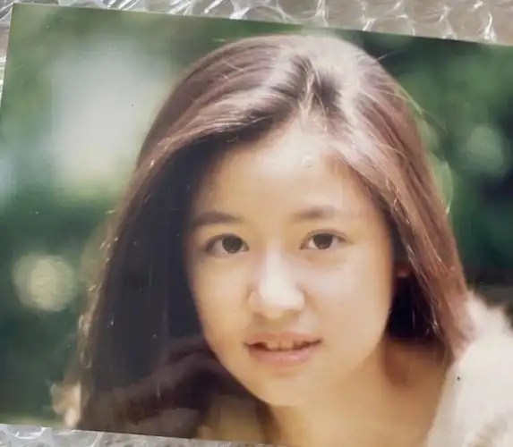 林心如收到出版社寄来旧照片,16岁青春逼人