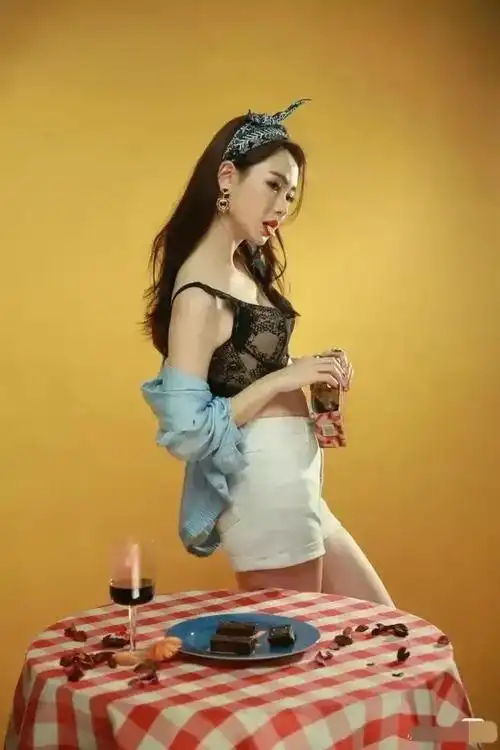 戚薇最新内衣广告写真_网易订阅