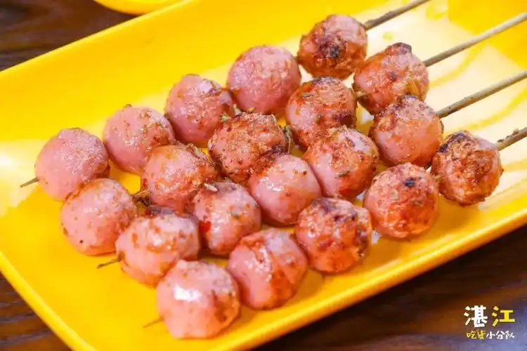 如果说龙虾丸是威猛的man那虾丸就是恬静的lady虾丸的外表同样不会烤