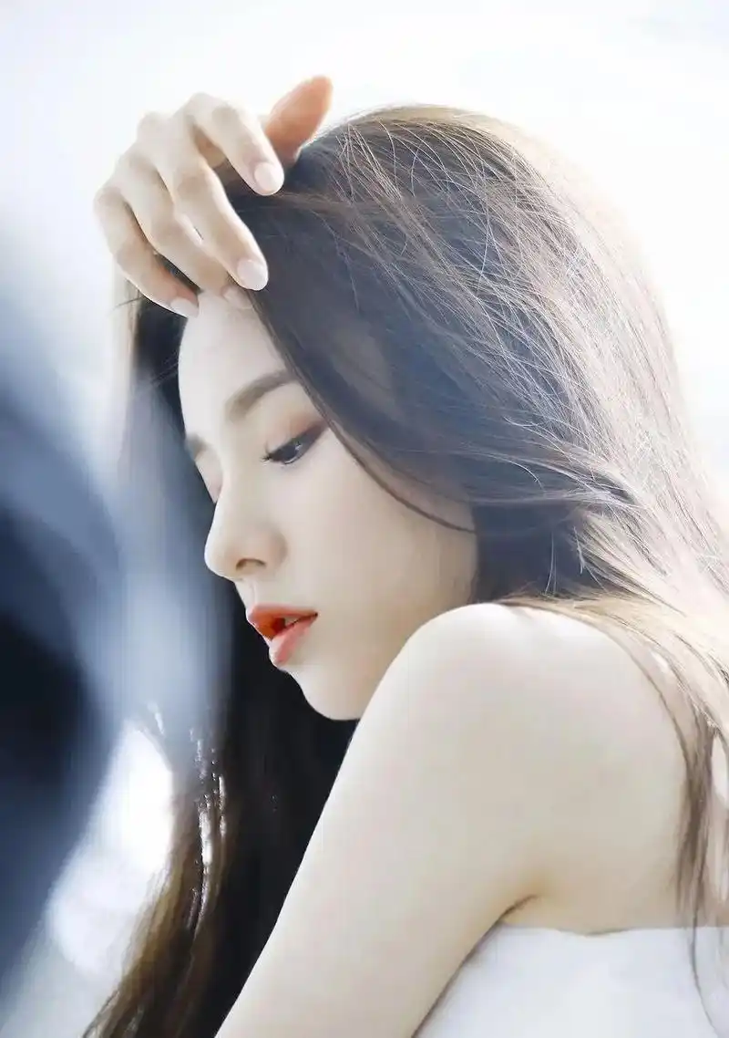 田姬振:南韩五代神颜 田姬振,韩国音乐界新星,拥有清秀动人的脸庞