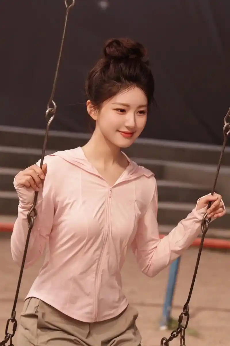 赵露思工作室晒出一组日常照.