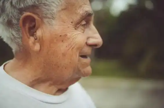 耳朵里面经常痒,却啥也掏不出来?或是5种病惹的祸,最