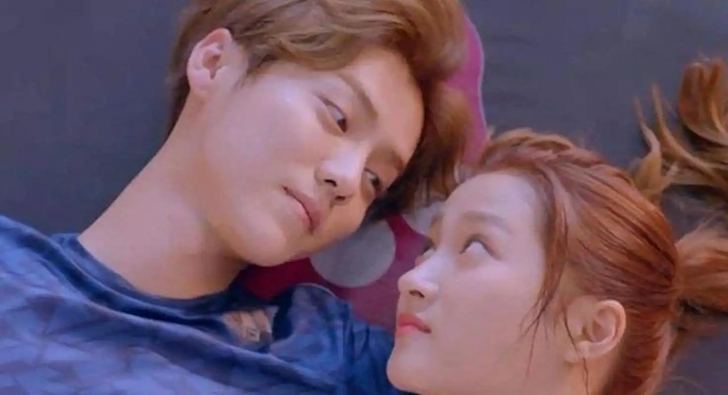 鹿晗关晓彤分手真假难辨,两人感情若即若离,让人捉摸不透