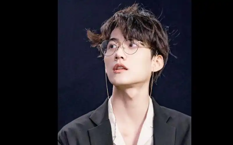 【周柯宇】柯子要一直赢下去|周柯宇创四舞台 照片混剪_哔哩哔哩