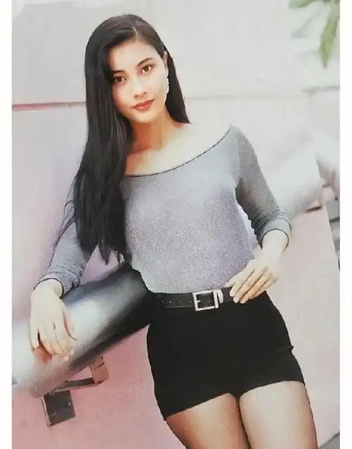 李嘉欣54岁现身状态曝光,颜值大跌老公举动惹关注