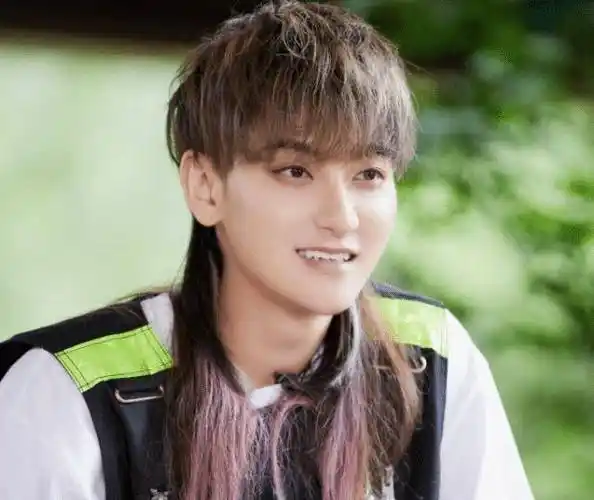 黄子韬拍戏时的二维码被粉丝扫描添加好友后傻眼我没看错吧