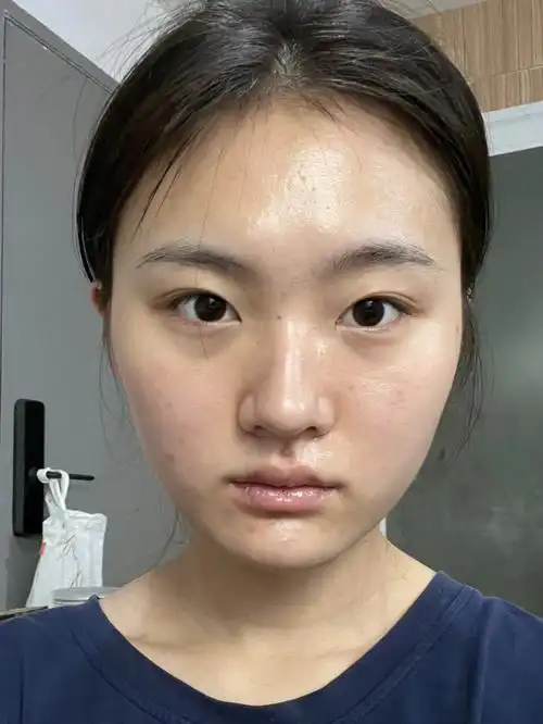 菱形脸精致日常出门淡妆