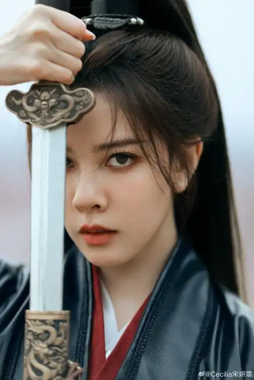 宋妍霏古风写真,高马尾战损女将军,英姿飒爽~#宋妍霏战损将军古风写真