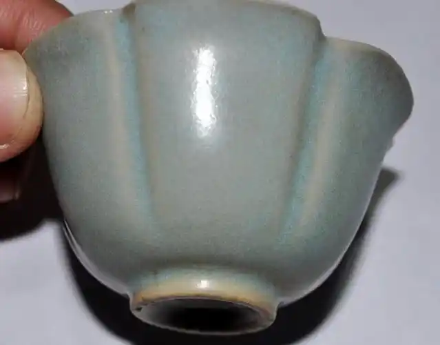 探讨市场热卖的仿汝窑瓷器的开片及其存在问题