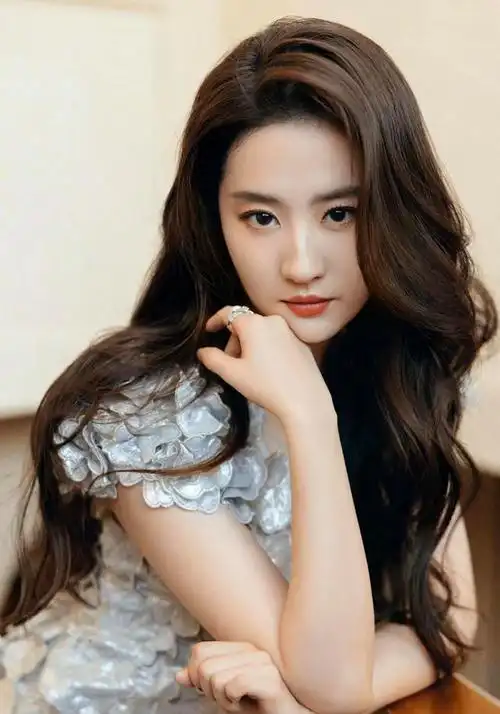 女明星刘亦菲时尚写真:芳华绝代,倾国倾城|宅男部落