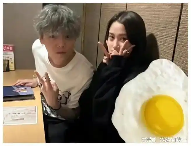 关晓彤为鹿晗庆生七载无间!对方回应充满深情,网友翘首期盼婚讯