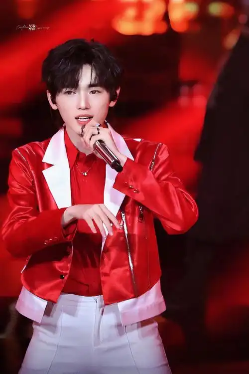 北京卫视春晚##时代少年团北京春晚舞台花絮##田震宋亚轩时隔7年再