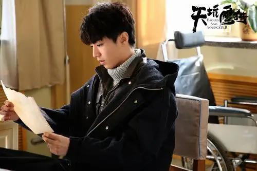 王俊凯天坑鹰猎高分领跑暑期档动作戏奋命搏斗频获赞