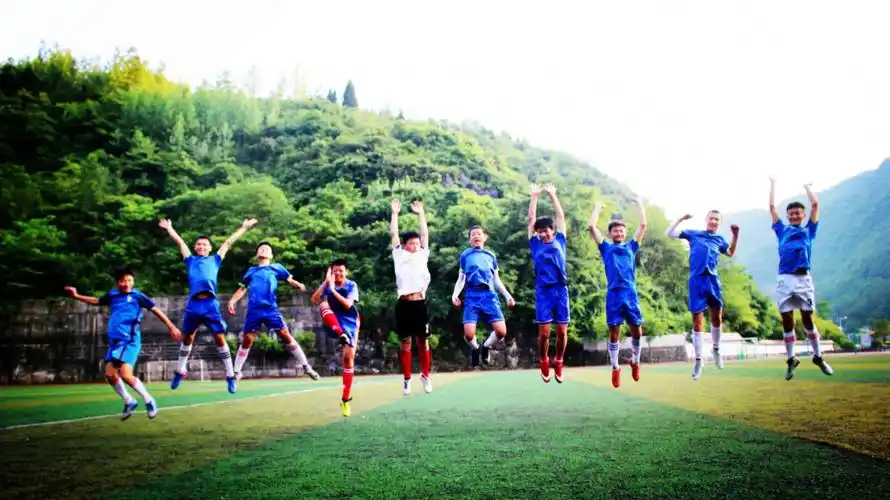 又是一年毕业季,我实中青年人足球俱乐部又一批朝气蓬勃的青年成长