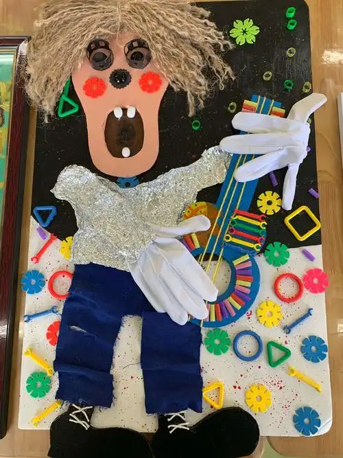 城关镇凤凰幼儿园开展教师绘画与手工作品展评活动