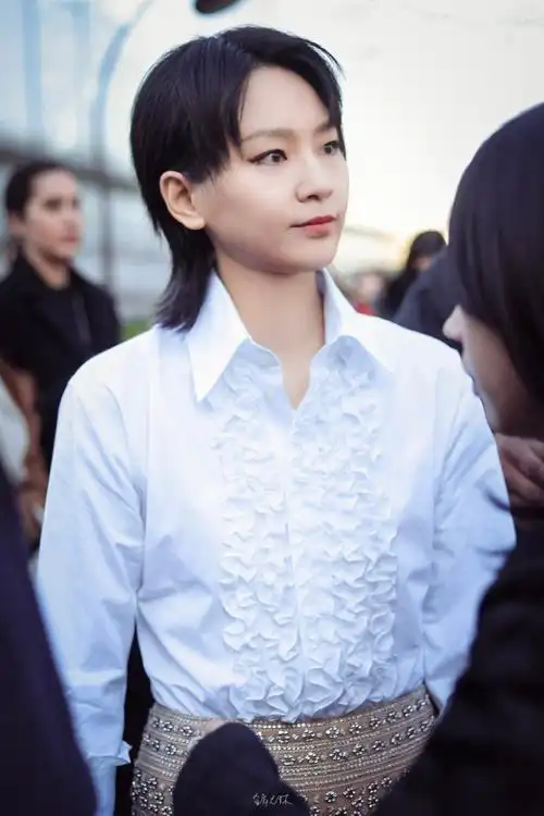 周笔畅超话#巴黎时装周##周笔畅巴黎笔记#    3732343632