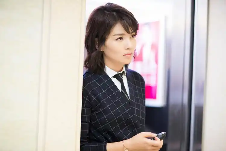 冷色调也能更时尚 《欢乐颂2》刘涛穿搭大改造