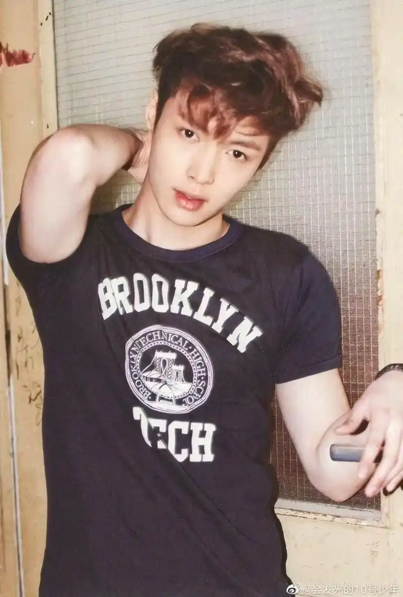 张艺兴 #exo 哥你也是风韵犹存 - 抖音