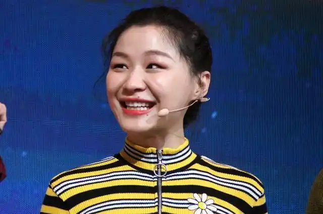 被李佳琦称为小作精的金靖春晚一炮而红却因野心饱受争议