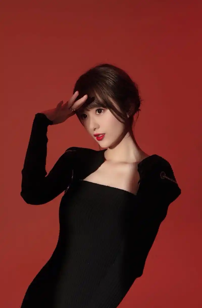 腾讯nba美女主播小七,肤白貌美,绝世容颜,球迷心中的"白月光"