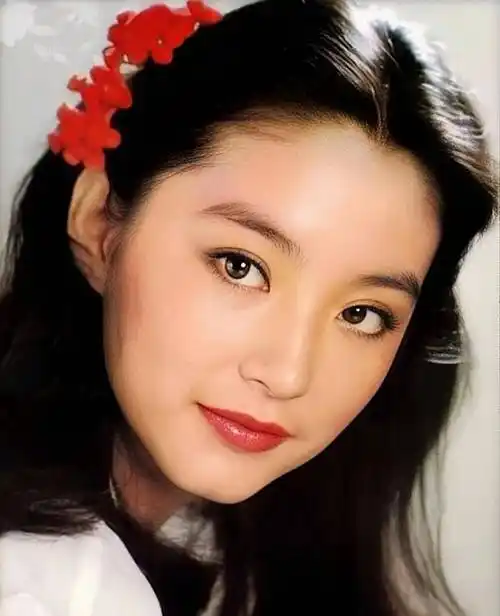 一代佳人林青霞:年轻时真是惊艳了时光,美得清丽脱俗_审美_时期_角色