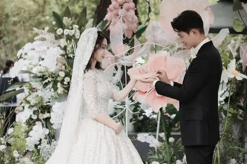 演员李子峰7月17日大婚 为妻子带上寓意一生只爱一