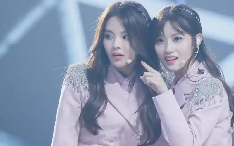 【越涵】【杨超越&陈意涵】两只宝贝在角落,超越给一哈戴戒指.