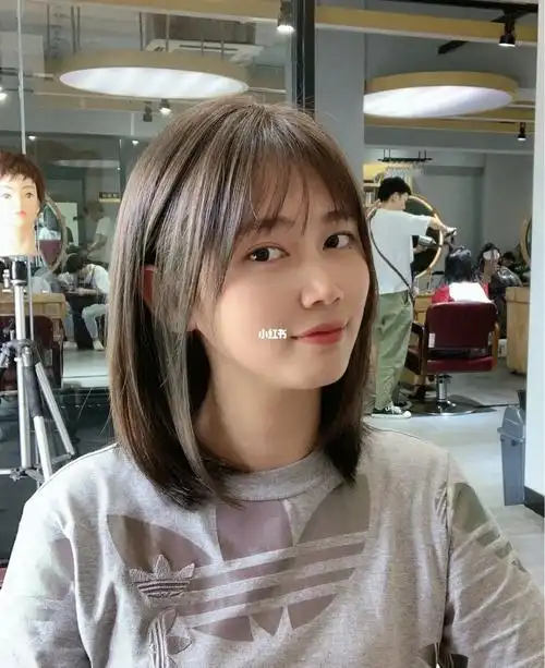 中长发女生一定要剪这款锁骨发昆明发型设计