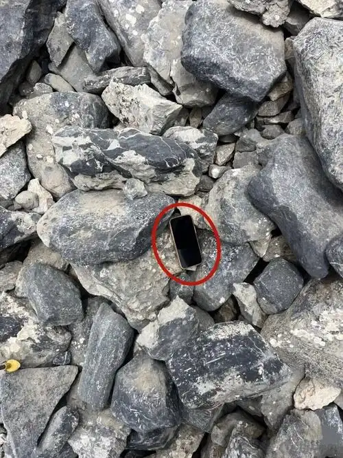 她三年前在新疆无人区丢的手机,被送回了!