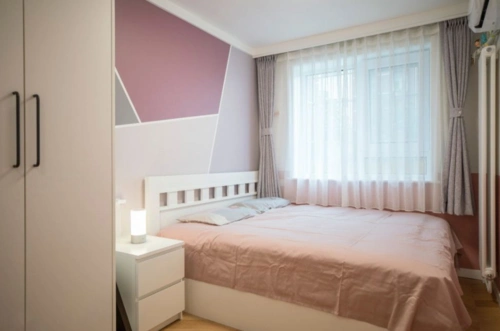 床头别再只挂婚纱照3种设计让卧室背景墙更有格调