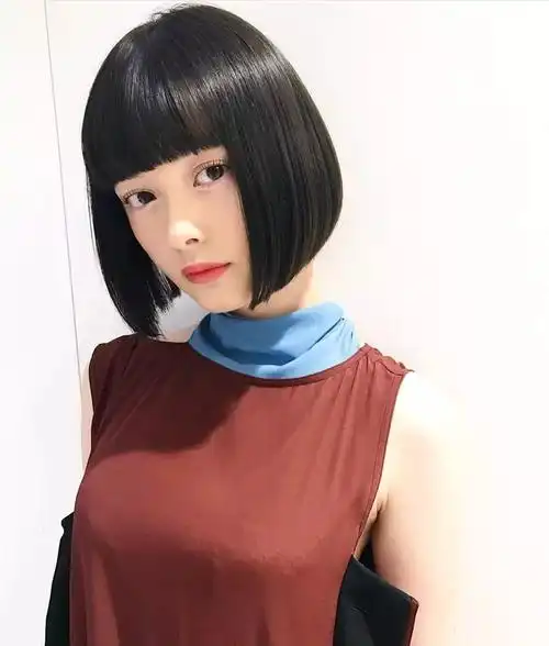 齐刘海齐下巴线条感短直发图集