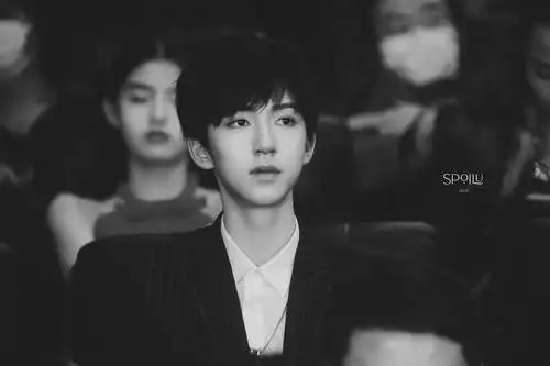 贺峻霖真的太好看了吧!