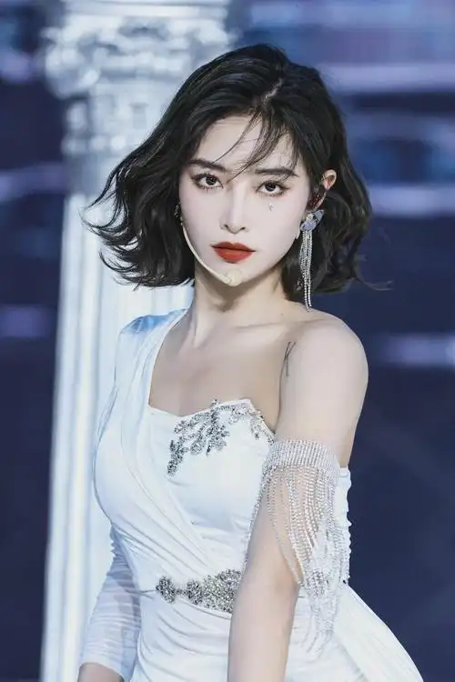 许佳琪演唱会日常花絮图 直角肩 天鹅颈 绝美kiki|许佳琪|演唱会|kiki