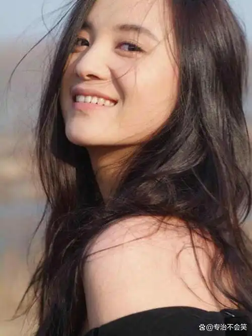 近年来,娱乐圈中涌现出了许多多才多艺的中年女明星.