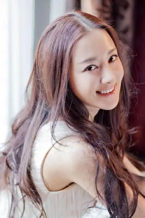 李依晓被誉为古装女神却从被狗咬伤脸今用实力证明自己