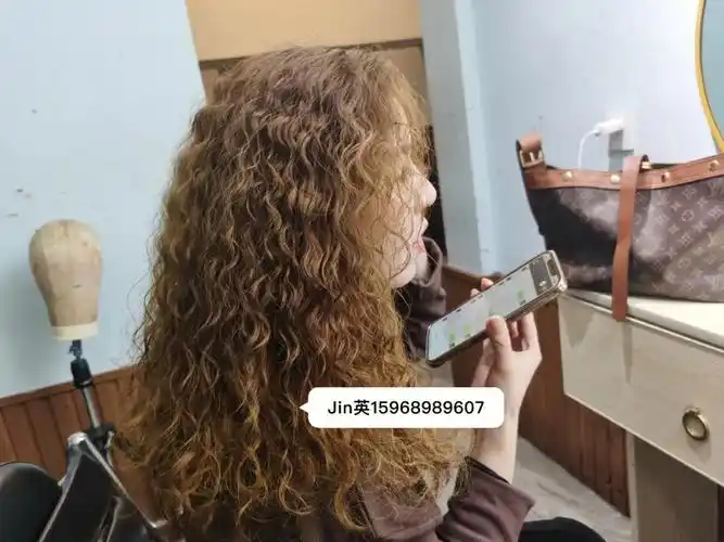 秋冬羊毛卷满头烫发烫到发根头型饱满