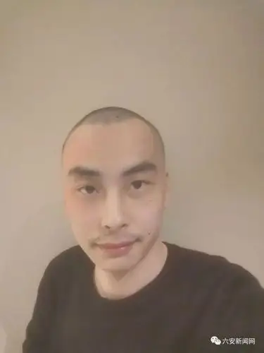 六安这个剃光头的男人谁认识很帅