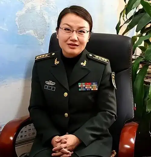 李莉进入解放军国防大学攻读博士学位,师从著名军事评论家兼教授