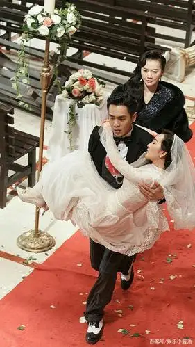 《谍战深海之惊蛰》王鸥美照欣赏,"浓妆艳抹总相宜"形容太合适