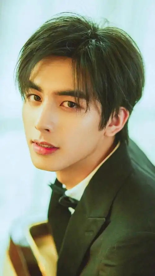 二月男友宋威龙帅气写真