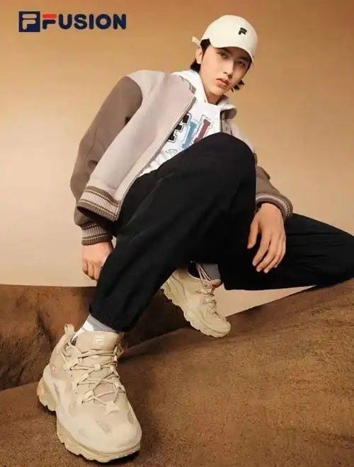 坤哥鞋带竟然绑的脚踝圈圈!#蔡徐坤  #蔡徐坤  实在是太可爱了