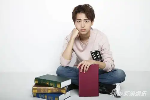 组图:王成最新写真曝光 眉目俊朗笑容沁人心脾