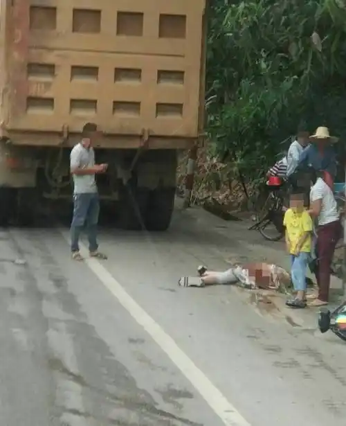 桂林突发车祸,一小女孩被大货车碾压身亡!|交通事故_网易订阅