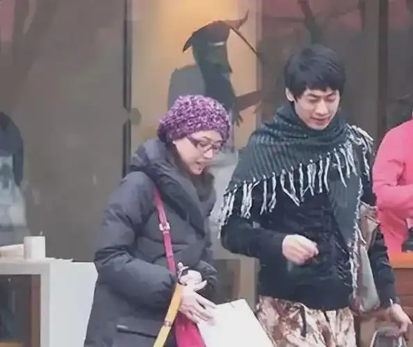 周海媚北京男友被吐槽幼稚,31岁还信一见钟情,求婚失败玩失踪